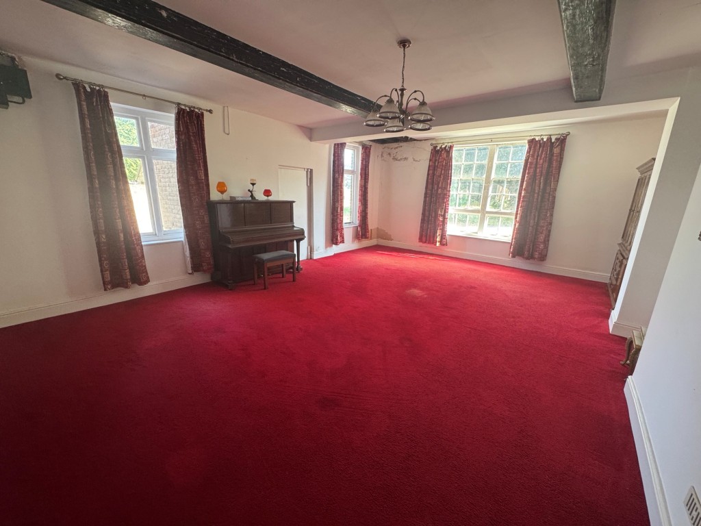 Lot: 144 - FREEHOLD DETACHED PERIOD FARMHOUSE, STUDIO APARTMENT OVER QUADRUPLE GARAGE - RESIDENTIAL INVESTMENT - Farmhouse - former snooker room